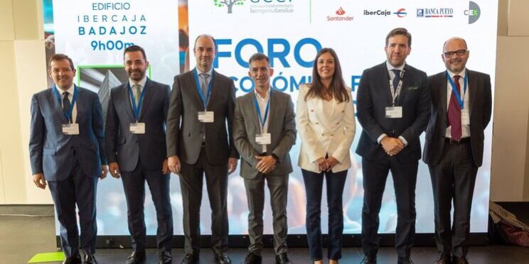 foto foro economico financiero regiondigital